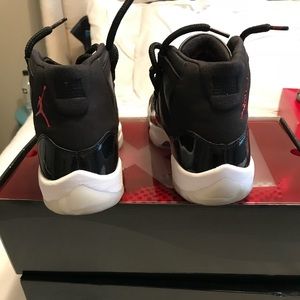 Jordan 11 retro size 9. Only wore twice